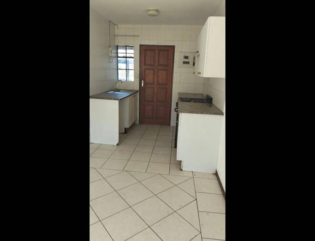2 BEDROOM APARTMENT FOR SALE IN ROODEPOORT WEST